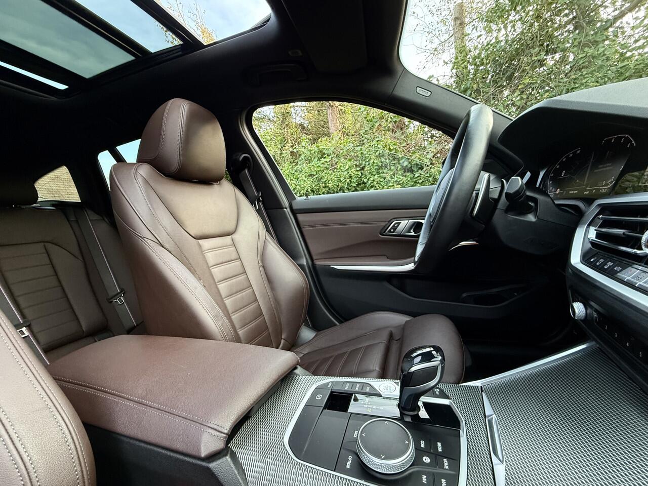 BMW 3-SERIE Touring 330i High Exe I M-Sport I Pano I Individual