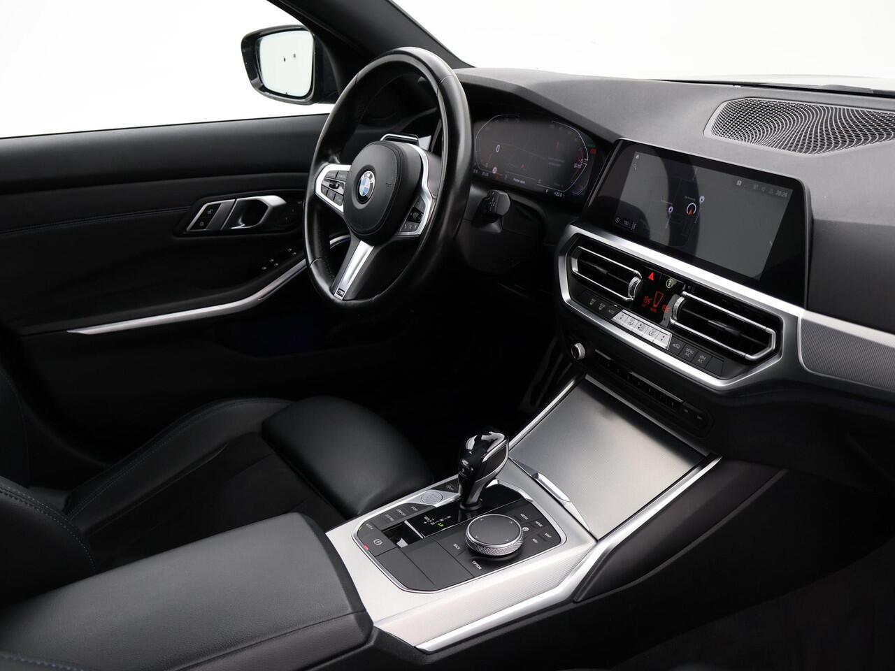 BMW 3-SERIE Touring 318i AUT. M-SPORT DRAVITGRAU + SPORTSTOELEN | CAMERA | MEMORY | HIFI | SFEERVERLICHTING | CARPLAY