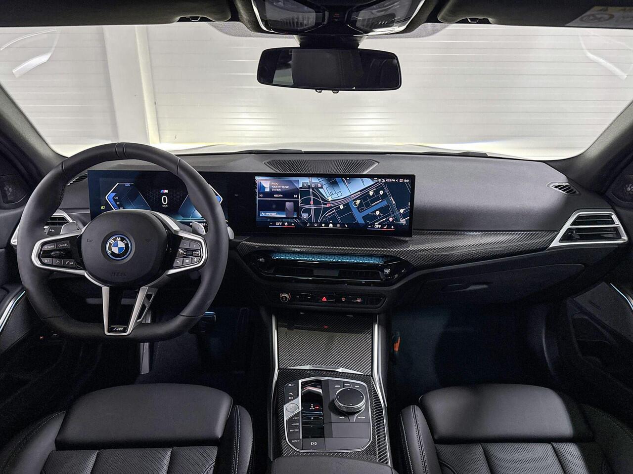 BMW 3-SERIE Sedan 330e | M-Sport Pro | Comfort Pack | Harman/Kardon | Schuif-/kanteldak | Comfort Access