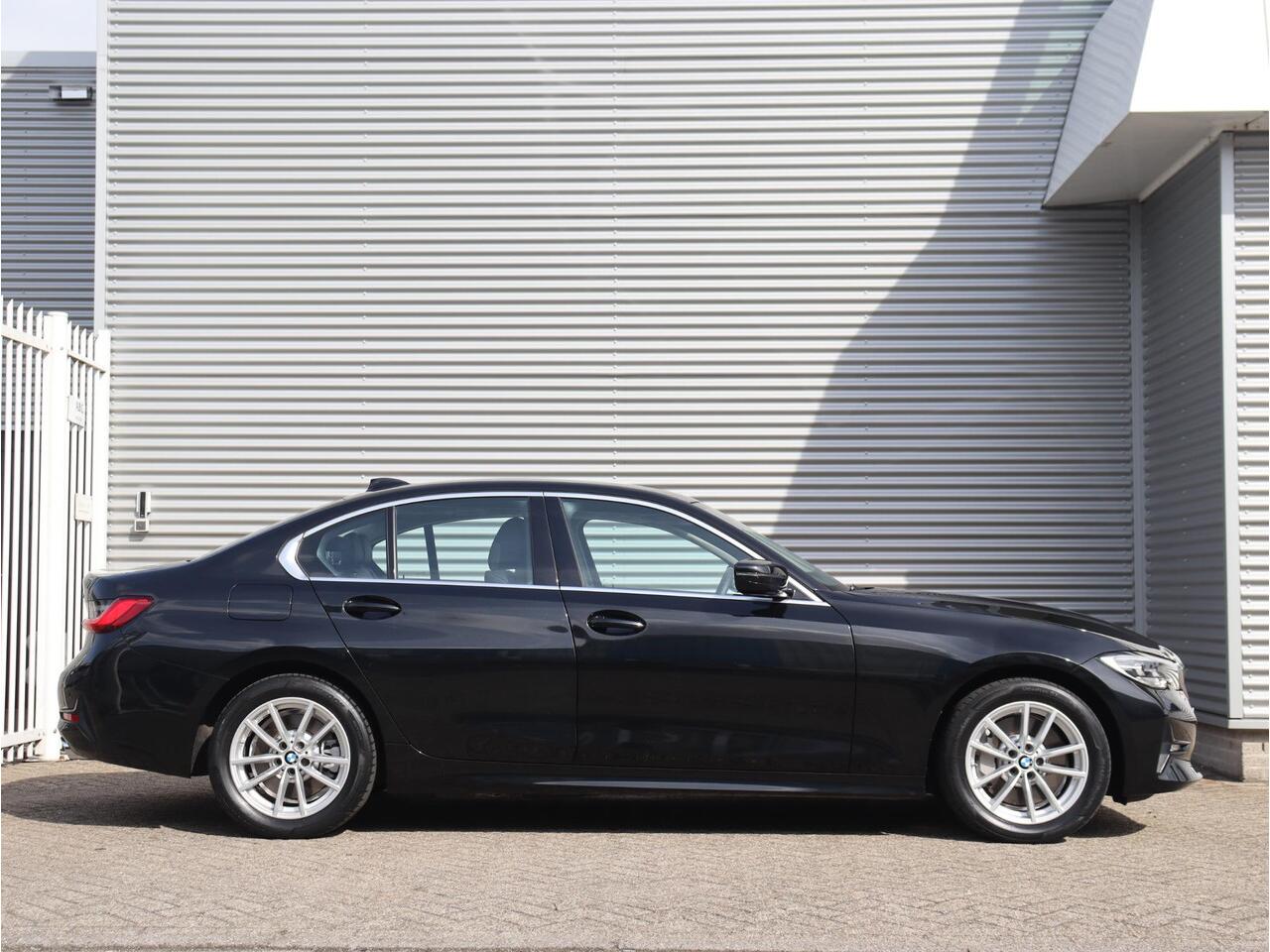 BMW 3-SERIE Sedan 330e | High Executive | HiFi | Led | Apple Carplay | Verwarmde Voorstoelen