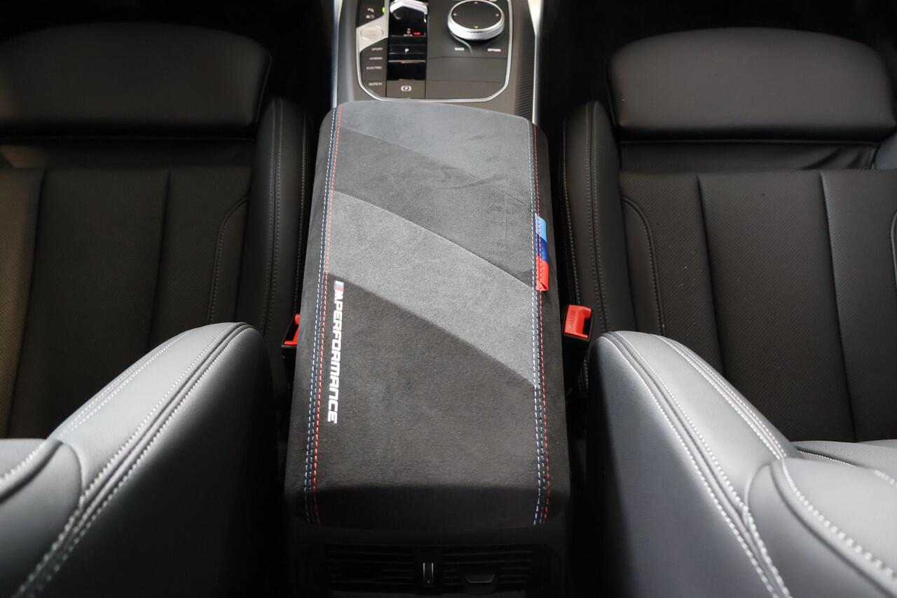 BMW 3-SERIE Sedan 330e | M Sportpakket | Comfort Pack | Stoelverwarming | Trekhaak | Active Cruise Control