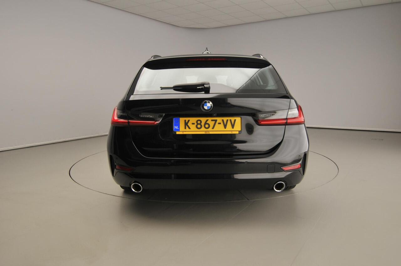 BMW 3-SERIE Touring 318i | Laserlicht | Leder | Navigatie | Schuifdak | Elektr. zetels | Shadow line | DAB | Alu 17 inch