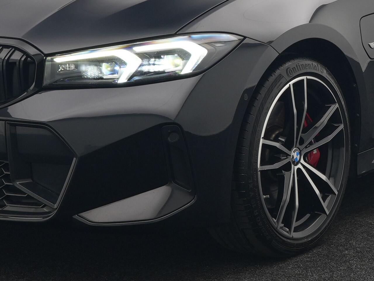 BMW 3-SERIE Touring 330e M Sport LCI Facelift Model Plug In Hybrid 292pk Dealer O.H PHEV | Widescreen Navi | Adaptive Cruise | Alcantara Sportstoelen Memory & Verwarmd | Camera | Sfeerverlichting | Apple Carplay | Blis | Keyless | DAB |