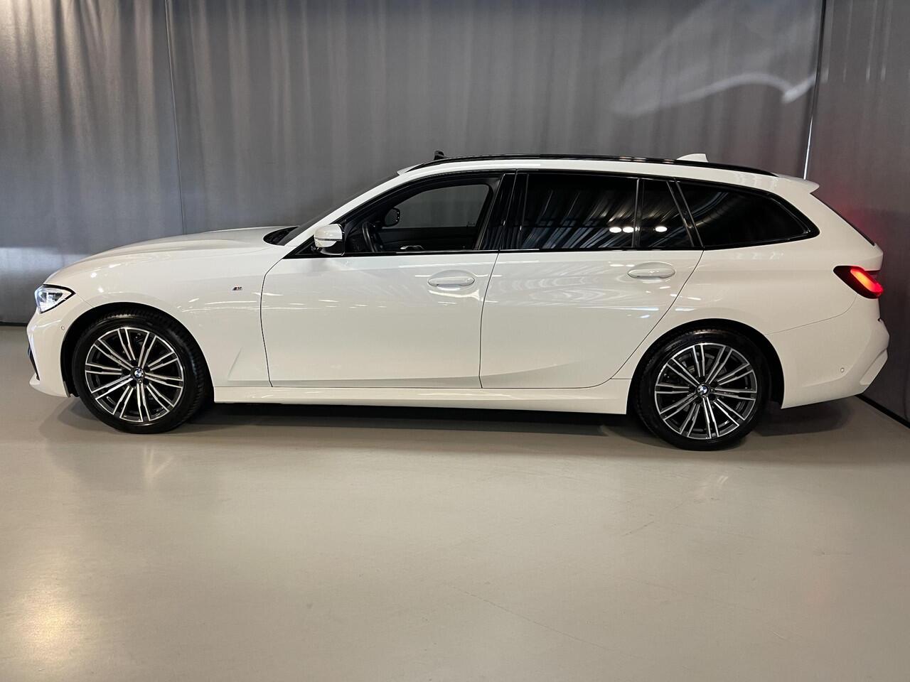 BMW 3-SERIE Touring 318i High Executive M Sport 18"/Panoramadak/Laser LED/Harman Kardon/Dodehoek/Adaptieve cruise/Keyless/Stoelverwarming