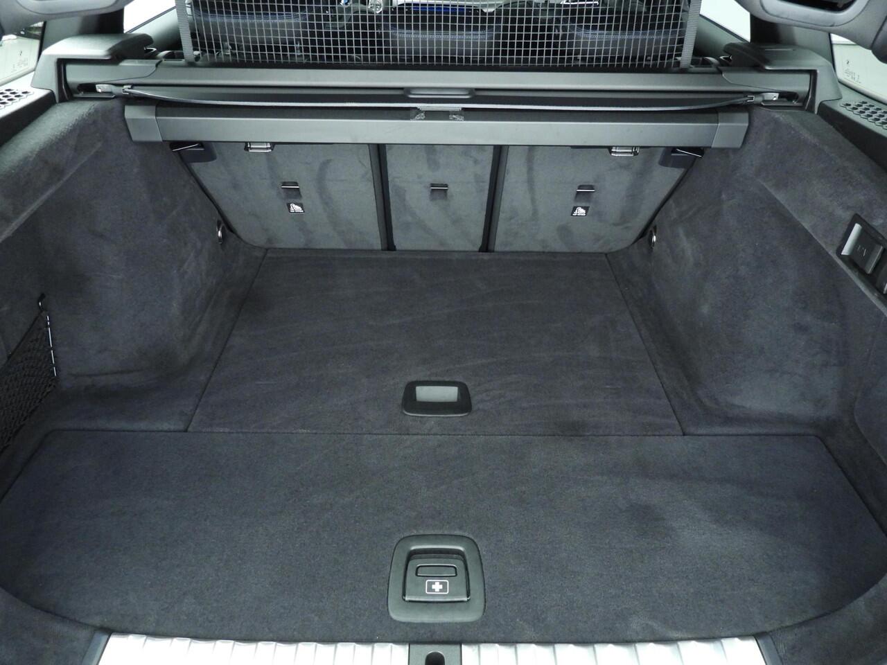 BMW 3-SERIE Touring 320i | M-Sportpakket | LED | Leder | HUD | Trekhaak | Schuifdak | Keyles go | DAB | Alu 19 inch