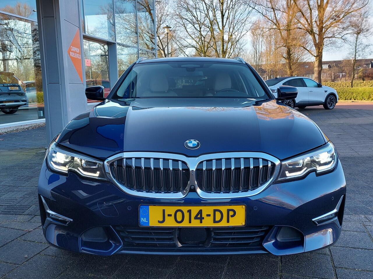 BMW 3-SERIE Touring 320i 184pk Automaat High Executive Individual | Origineel NL | Navi | Apple Carplay | Adap.Cruise | Leder+Verwarmd | Dodehoek+Rijstrooksensor | Pdc V+A+Assist+360 Camera | Privacy Glass