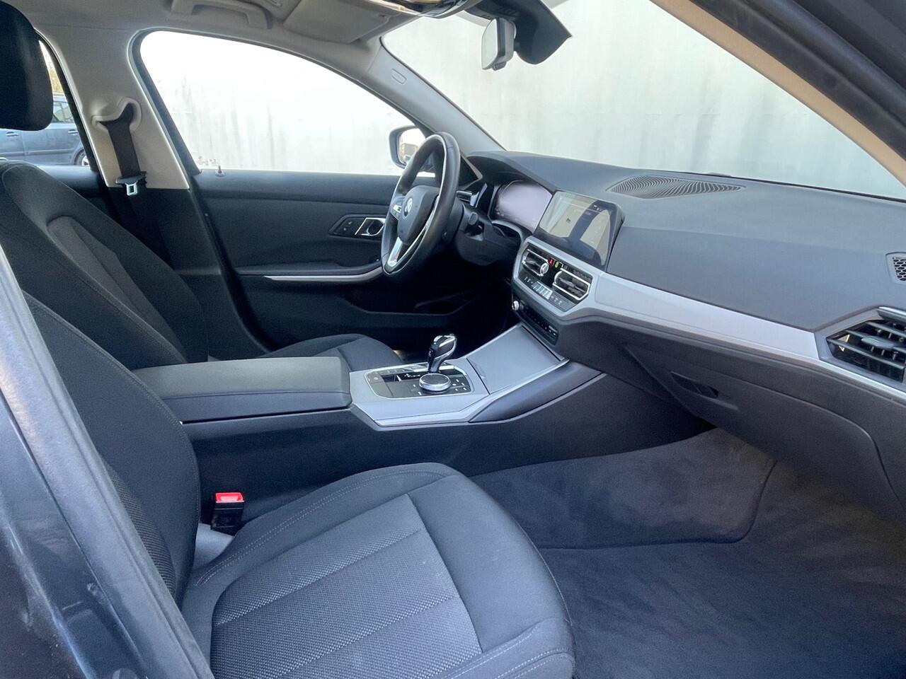 BMW 3-SERIE Touring 318i Exec. Ed. / Trkhk /18inch vlg/ Carplay