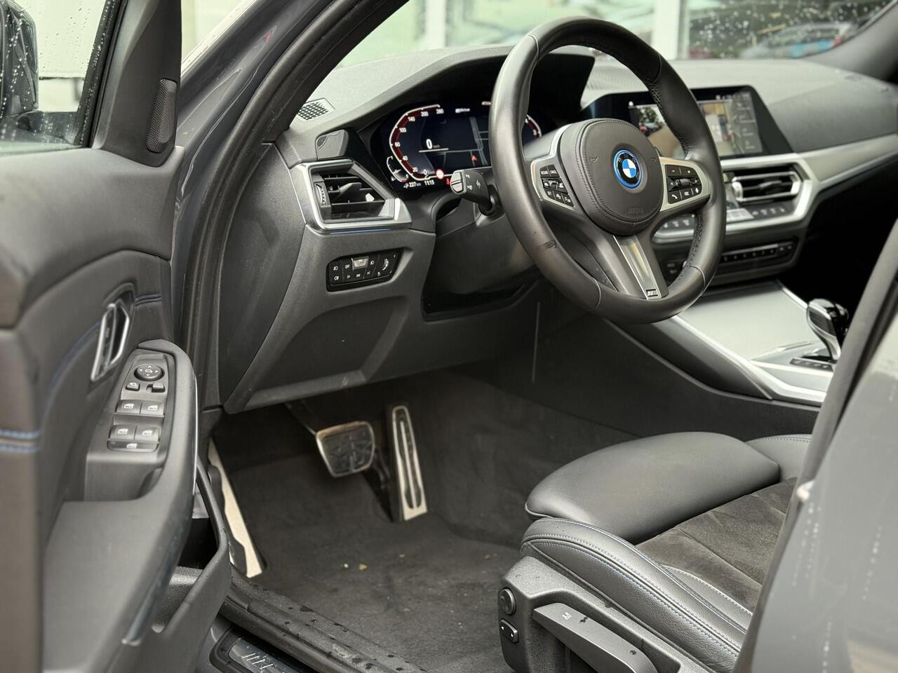 BMW 3-SERIE Touring 330e High Ex. M-sport plus|SOH98%|Pano|Laser|CoPilot|HiFi|Trekhaak|Dravit grey