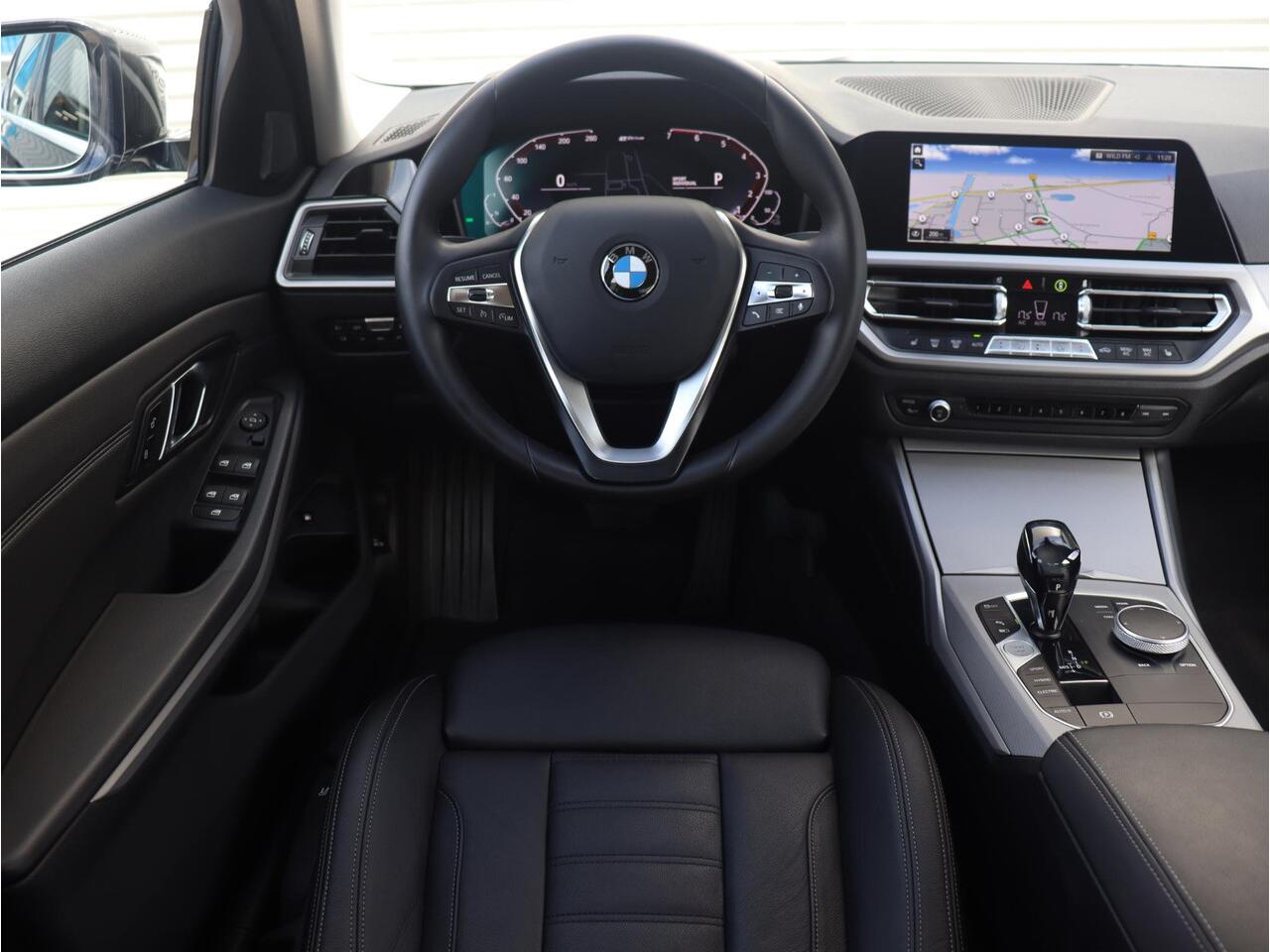 BMW 3-SERIE Sedan 330e | High Executive | HiFi | Led | Apple Carplay | Verwarmde Voorstoelen