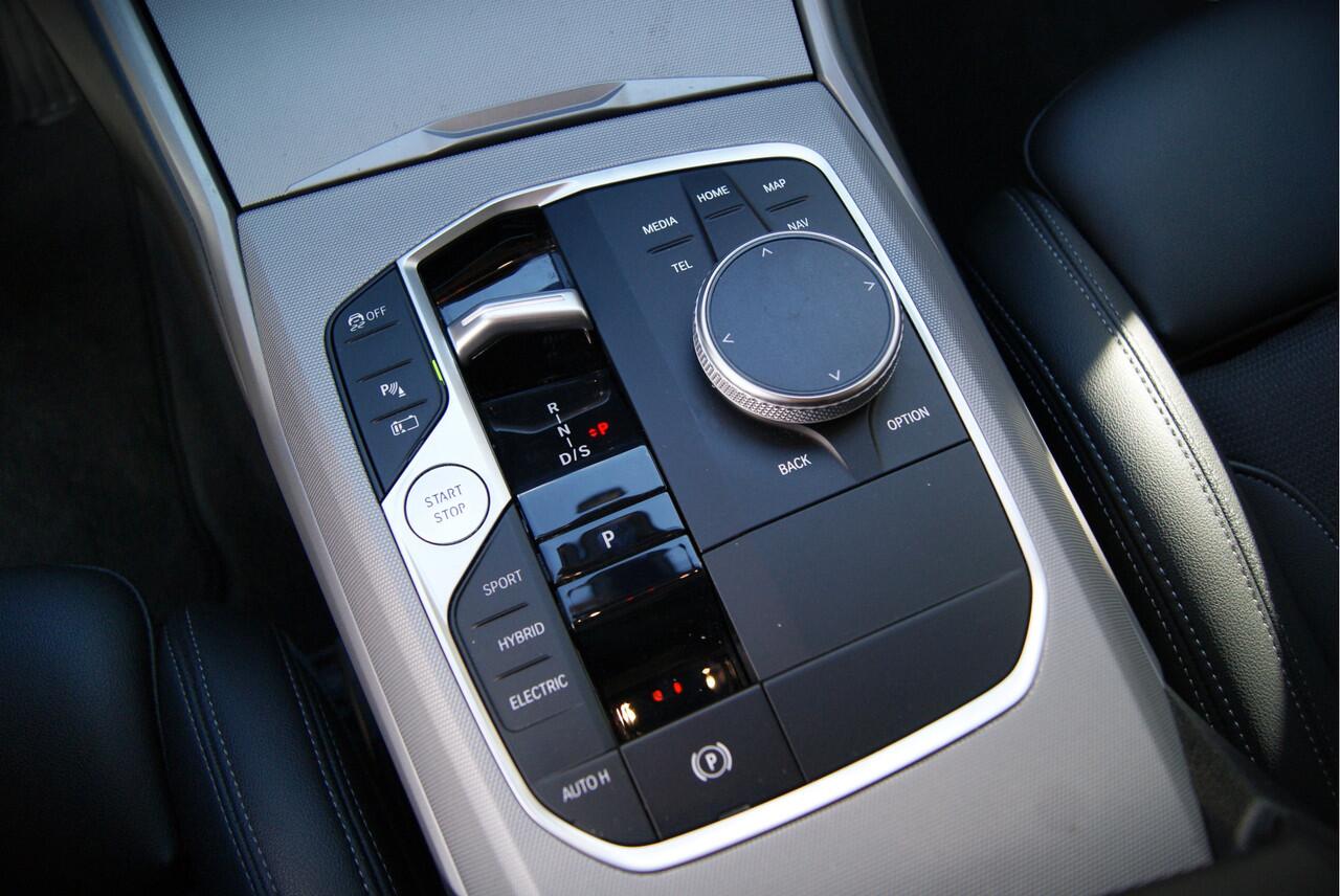 BMW 3-SERIE Touring 330e 292PK Nw model Shadowline Widescreen/wegkl.trhk/Carplay/Sportstoelen Aut8