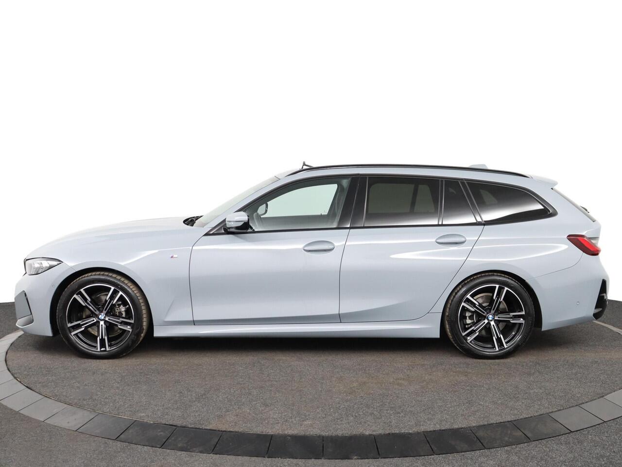 BMW 3-SERIE Touring 318i | M Sportpakket | Comfort Pack | Trekhaak | Verwarmde Voorstoelen | Achteruitrijcamera | Glazen Panoramadak |