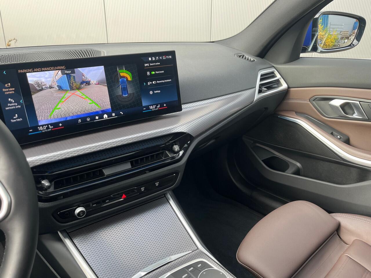 BMW 3-SERIE Touring 330e xDrive M-Sport Pano / Trekhaak / Sfeerverlichting