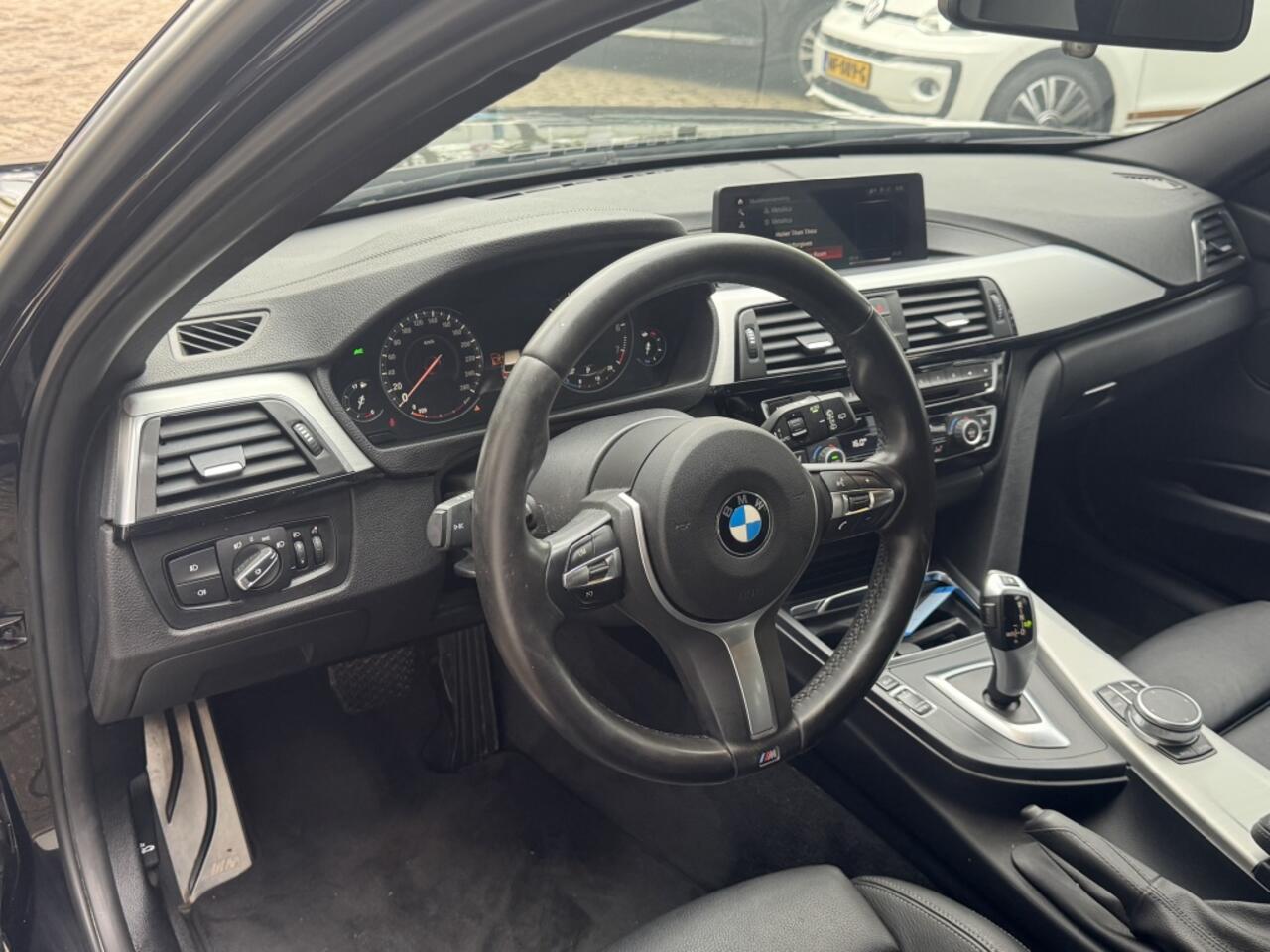 BMW 3-SERIE 318i M-sport Leer/stoelvw/trekhaak