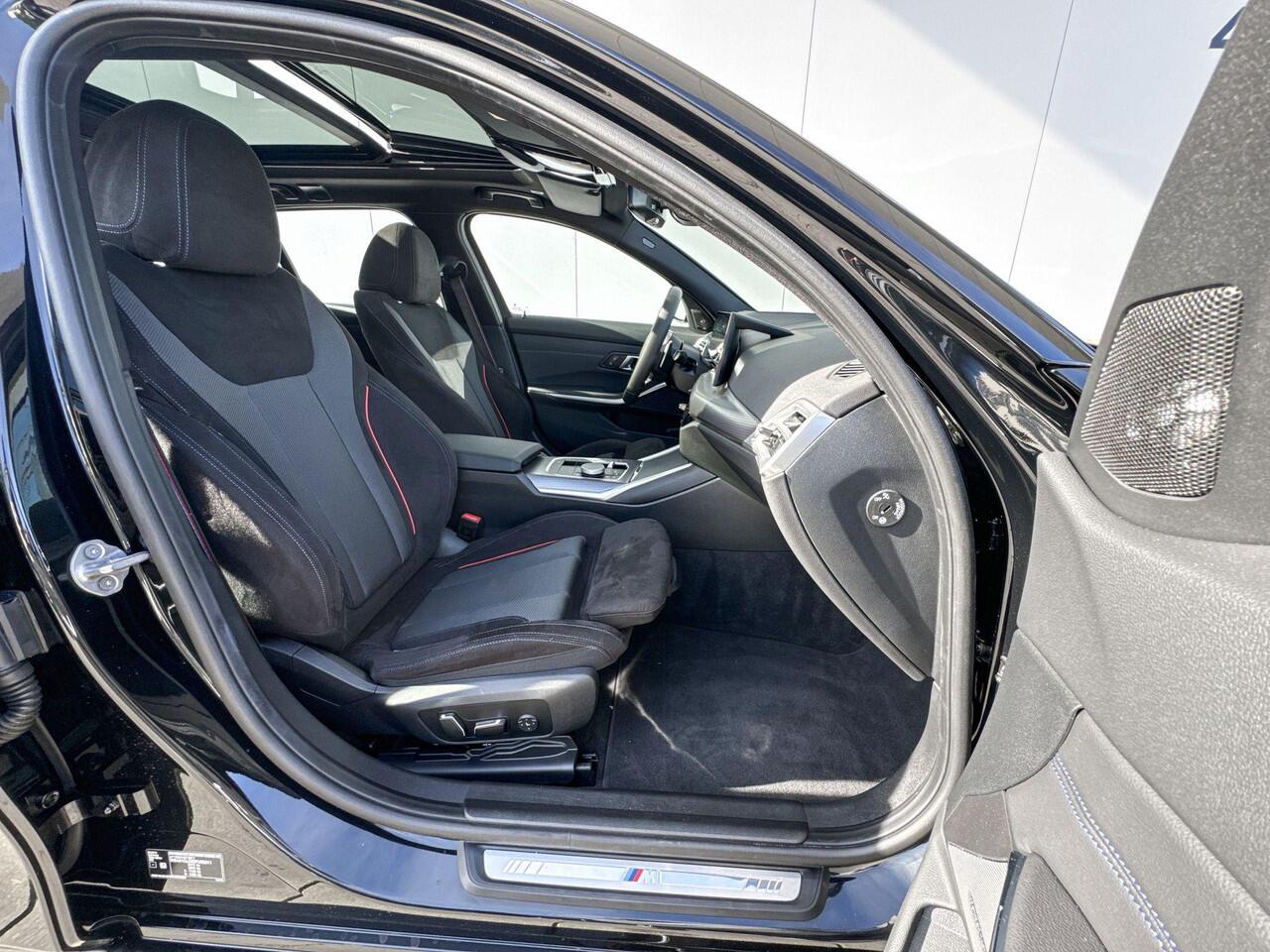 BMW 3-SERIE Touring 330e xDrive Harman Kardon audio / Glazen dak / 19 inch / Achteruitrij Camera