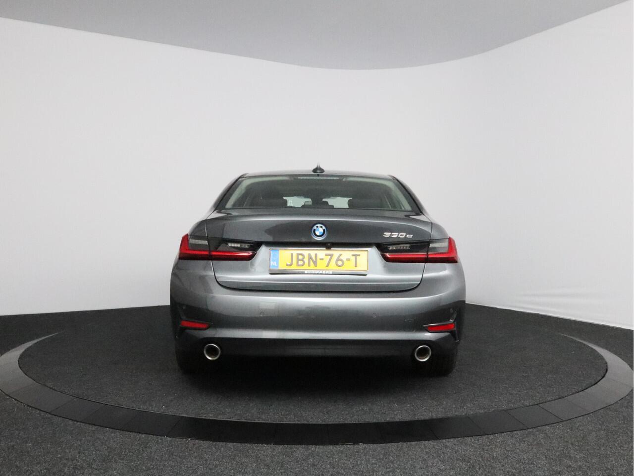 BMW 3-SERIE 330e | LED | 360° camera | Schuif-kanteldak | Laser LED-koplampen