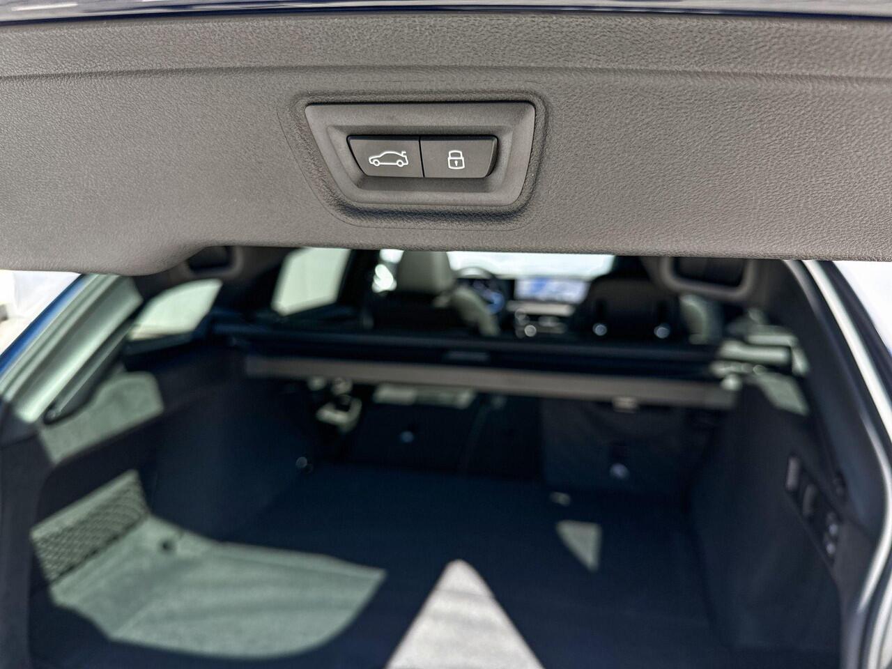 BMW 3-SERIE Touring 330e | M Sport | Innovation Pack | Comfort Pack