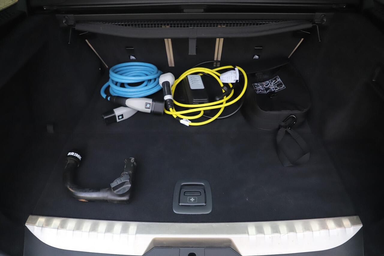 BMW 3-SERIE Touring 330e Business Edition Plus 292PK Black Pack Individual Automaat Trekhaak Sportstoelen Leder 18 inch Laser LED Navigatie Carplay Clima Cruise Stoelverwarming SOH 92%