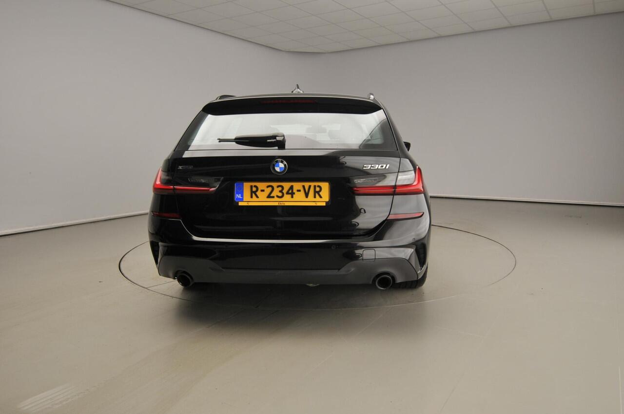 BMW 3-SERIE Touring 330i xDrive M-Sportpakket | LED | Leder | Navigatie | Active cruise | Schuifdak | Trekhaak | DAB | Hifi speakers | Alu 18 inch