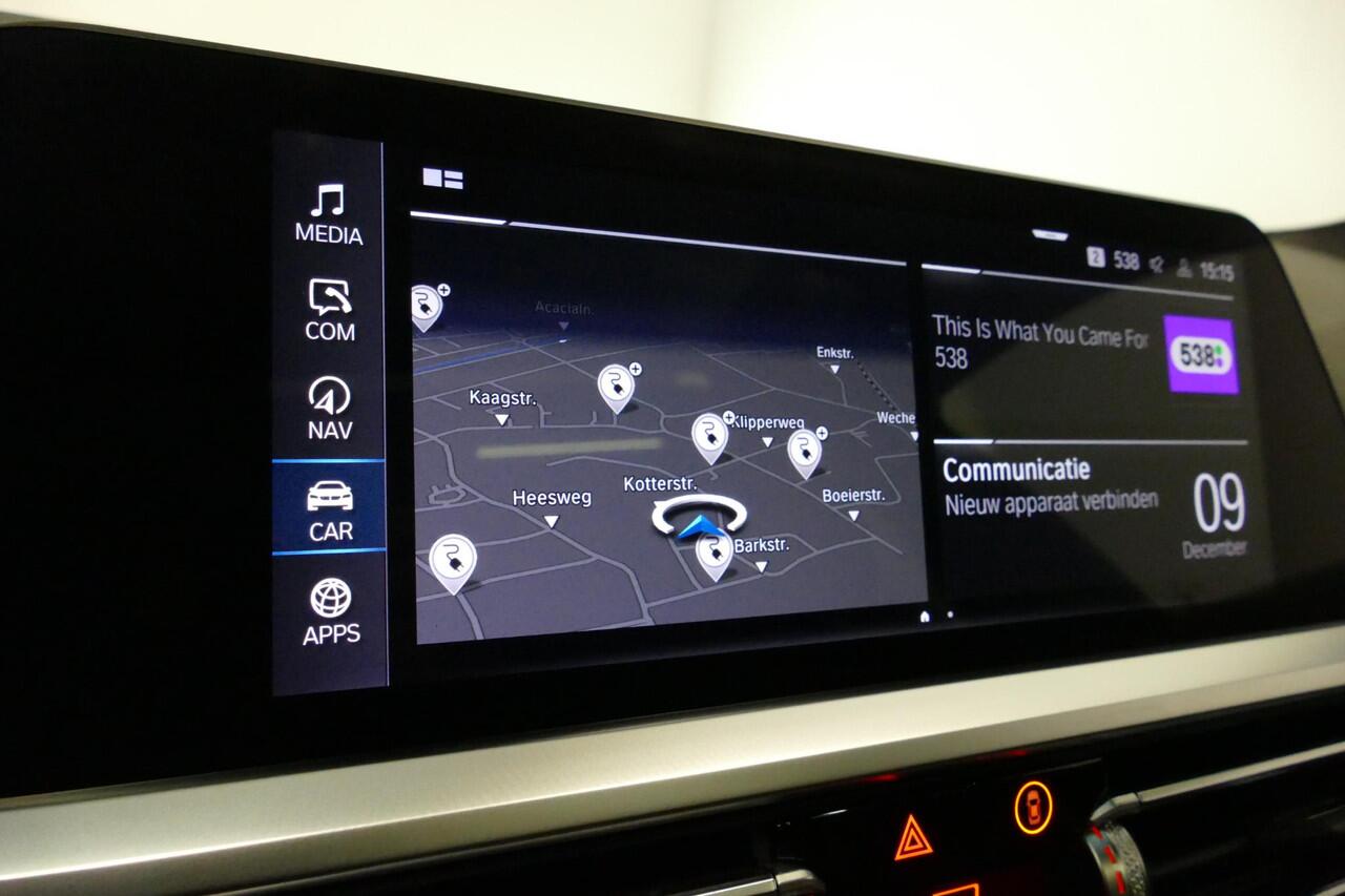 BMW 3-SERIE Touring 330e xDrive M Sport / M340i Diffuser / Black Diamond M Grill / M340i M Sport bumper pakket / Schuif-/kanteldak / Elektr. verstelbare voorstoelen (links met memory) / Stoelverwarming / Apple Carplay - Android Auto / Achteruitrijcamera / Trekhaak (z