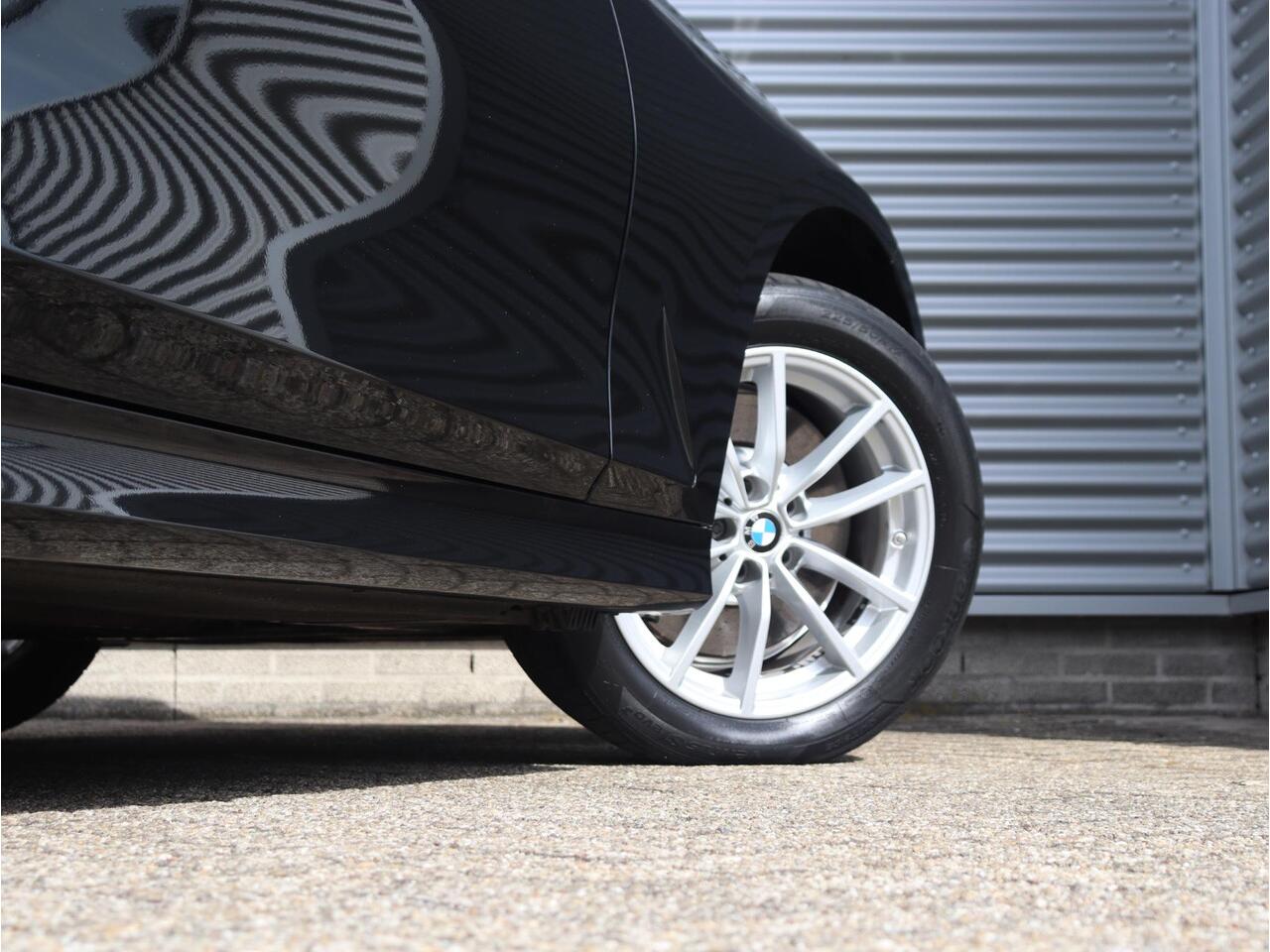 BMW 3-SERIE Sedan 330e | High Executive | HiFi | Led | Apple Carplay | Verwarmde Voorstoelen