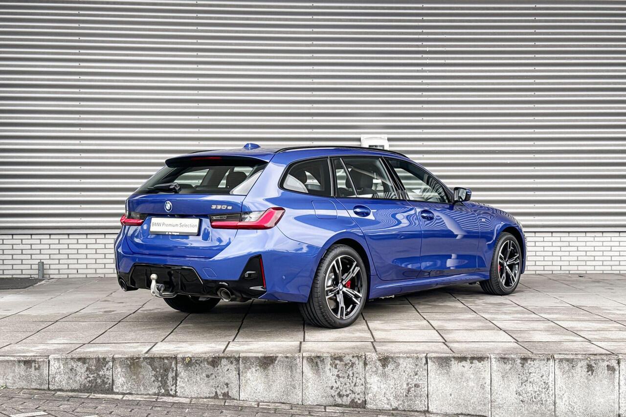 BMW 3-SERIE Touring 330e M Sportpakket Pro / Innovation Pack / Comfort Pack / Panoramadak / Trekhaak / Selections