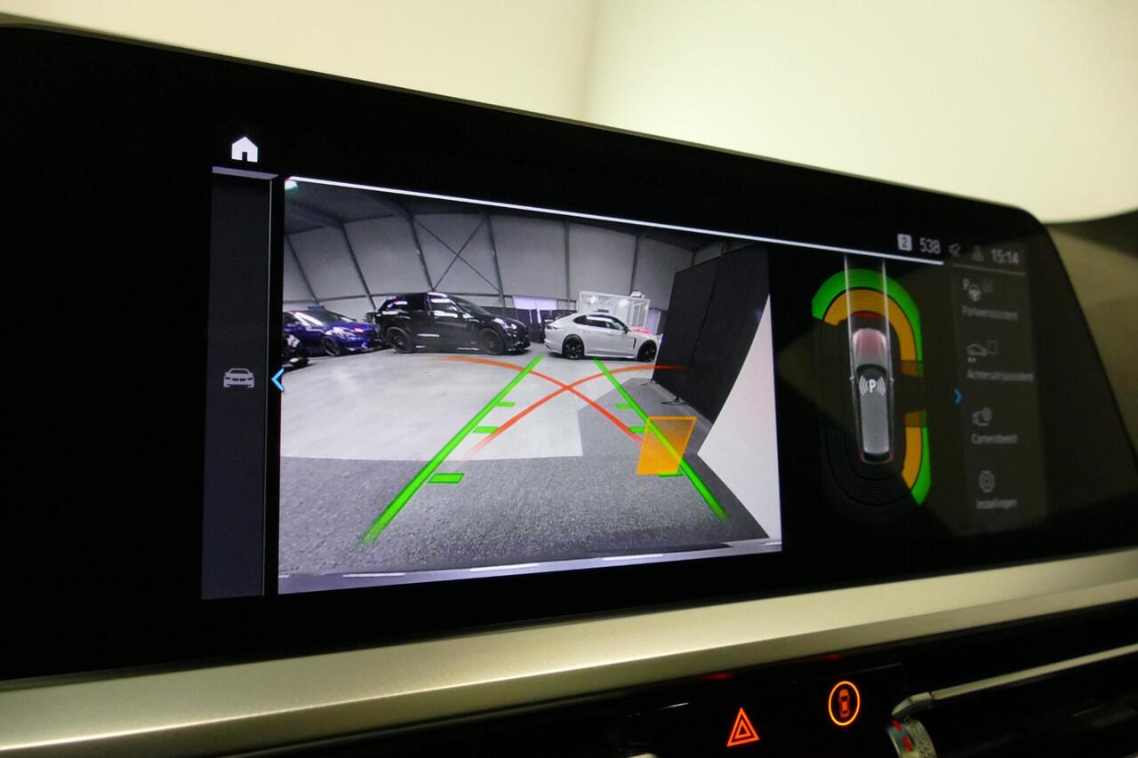 BMW 3-SERIE Touring 330e xDrive M Sport / M340i Diffuser / Black Diamond M Grill / M340i M Sport bumper pakket / Schuif-/kanteldak / Elektr. verstelbare voorstoelen (links met memory) / Stoelverwarming / Apple Carplay - Android Auto / Achteruitrijcamera / Trekhaak (z