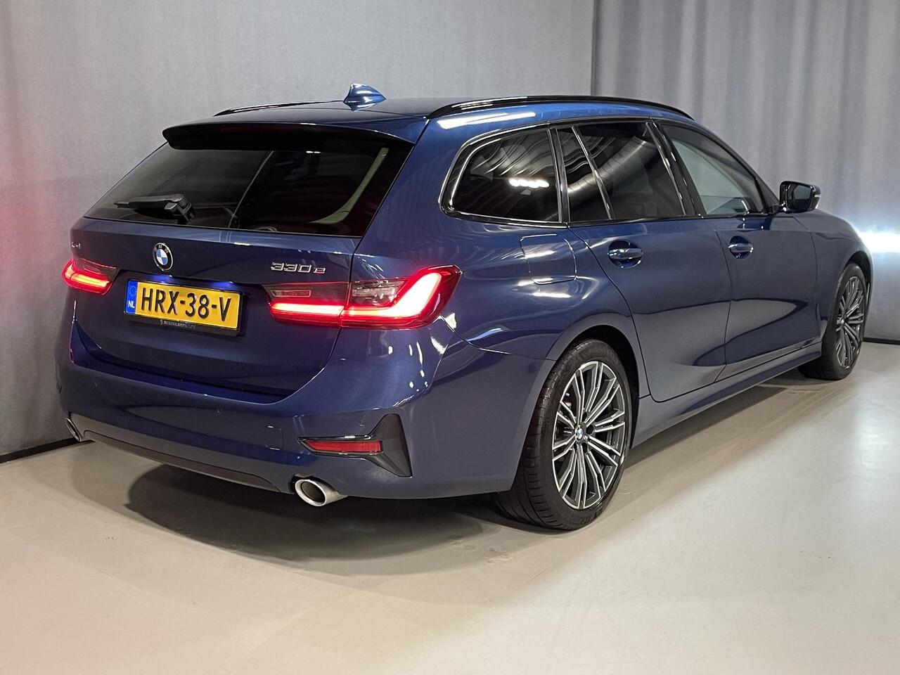 BMW 3-SERIE Touring 330e xDrive Sport Line 18"/Keyless/Sportstoelen + memory/Stoel + stuurverwarming/PDC/Apple Carplay & Android Auto