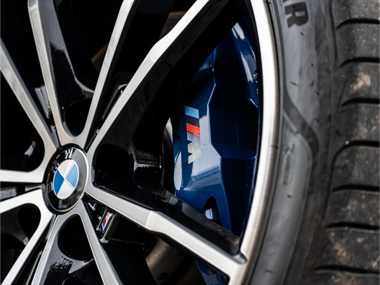 BMW 3-SERIE 330e High Exe M-Sport PANO LASER HARMAN KARDON HUD 360 CAMERA MEMORY STOEL BOMVOL!!