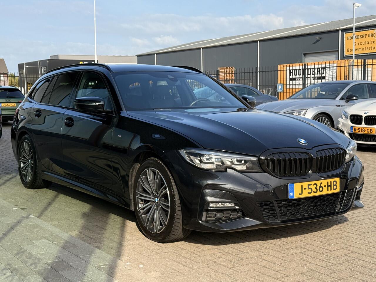 BMW 3-SERIE Touring 318i Executive Edition M-Sport | H/K | Trekhaak