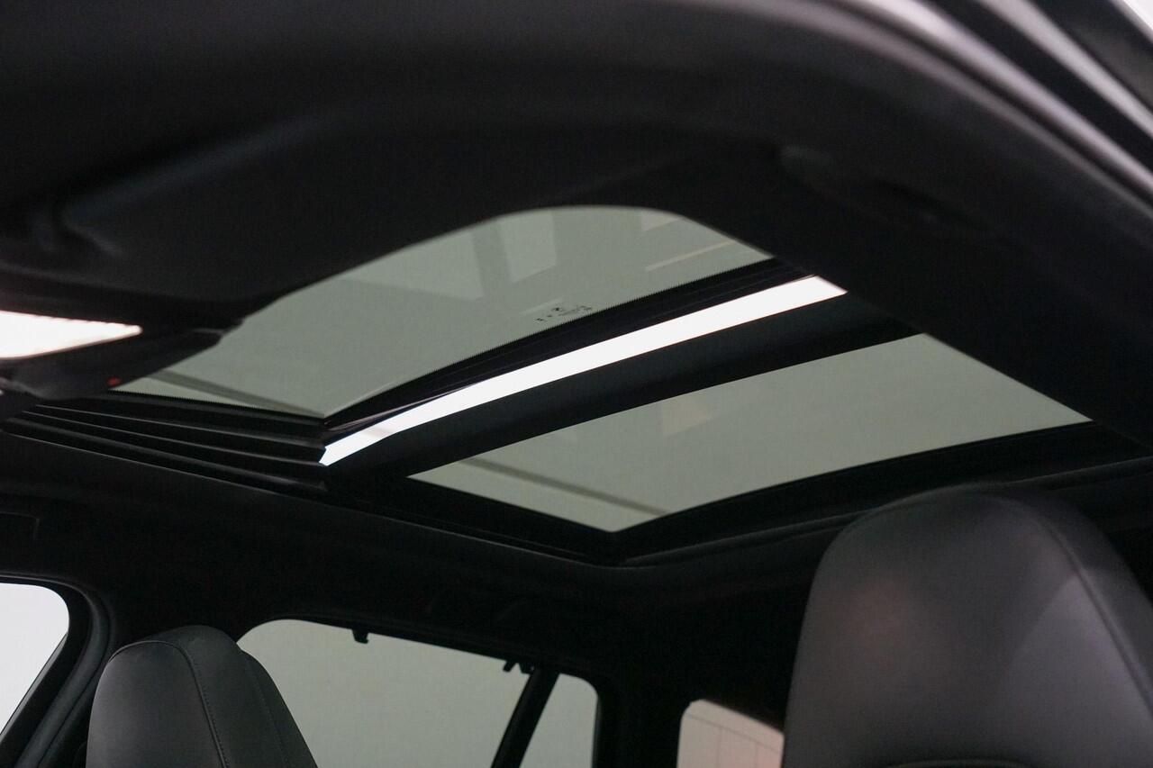 BMW 3-SERIE Touring 330e xDrive M-Sport | Panoramadak | M Stoelen | Comfort Access