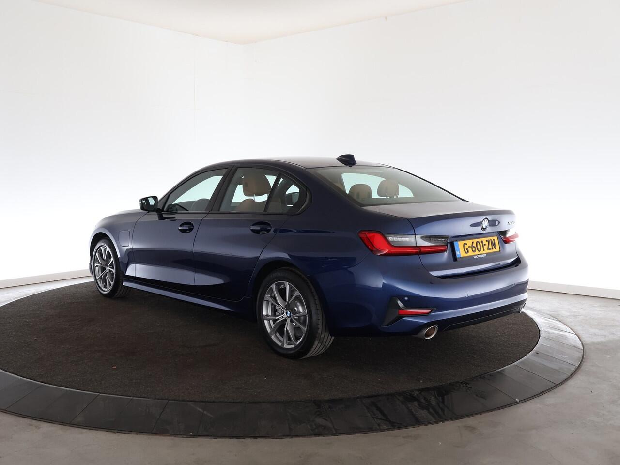 BMW 3-SERIE 330e eDrive Edition | Navi | Carplay | Leer | Cruise | PDC V+A | *