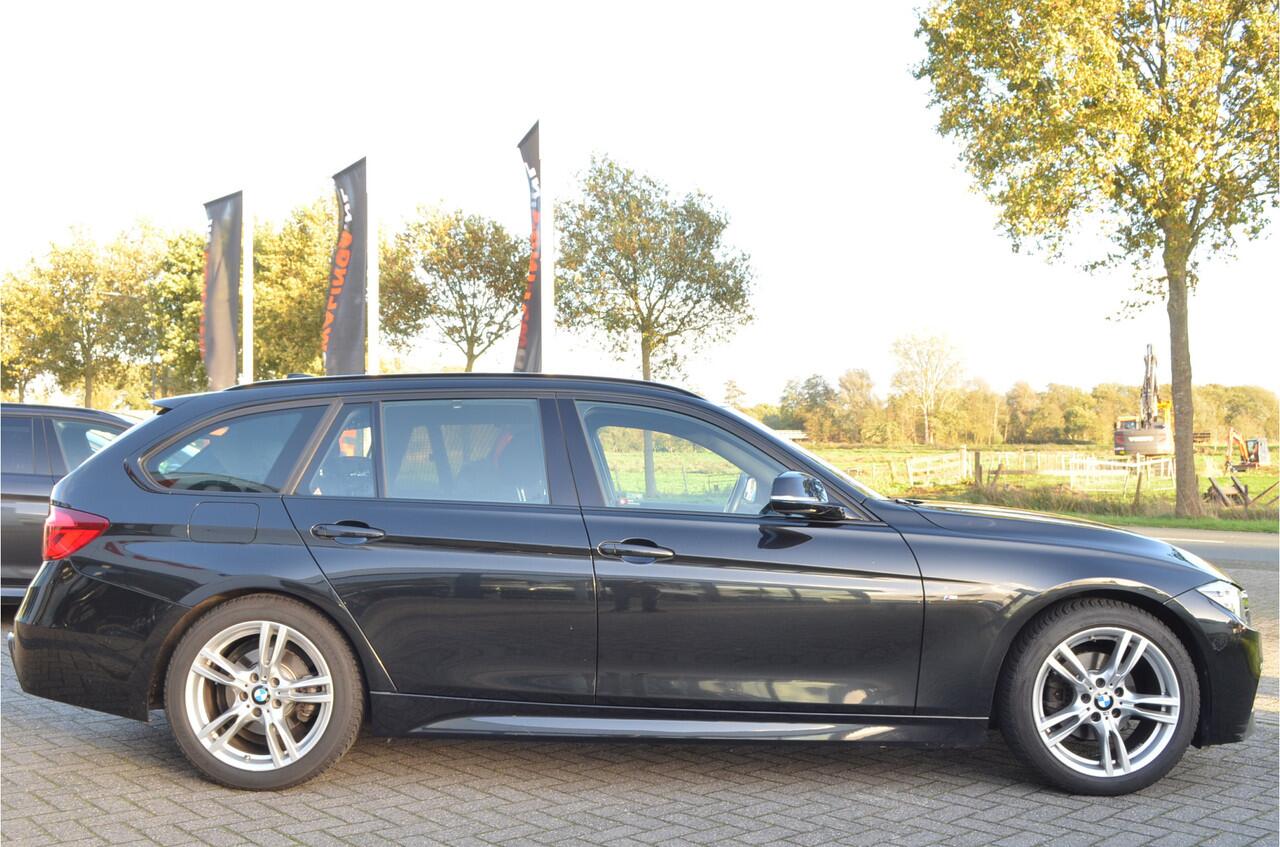 BMW 3-SERIE Touring 318i M Pakket Vol Leer St.verw. Elek. Achterklep Zwarte Raamlijsten Led Koplamp.