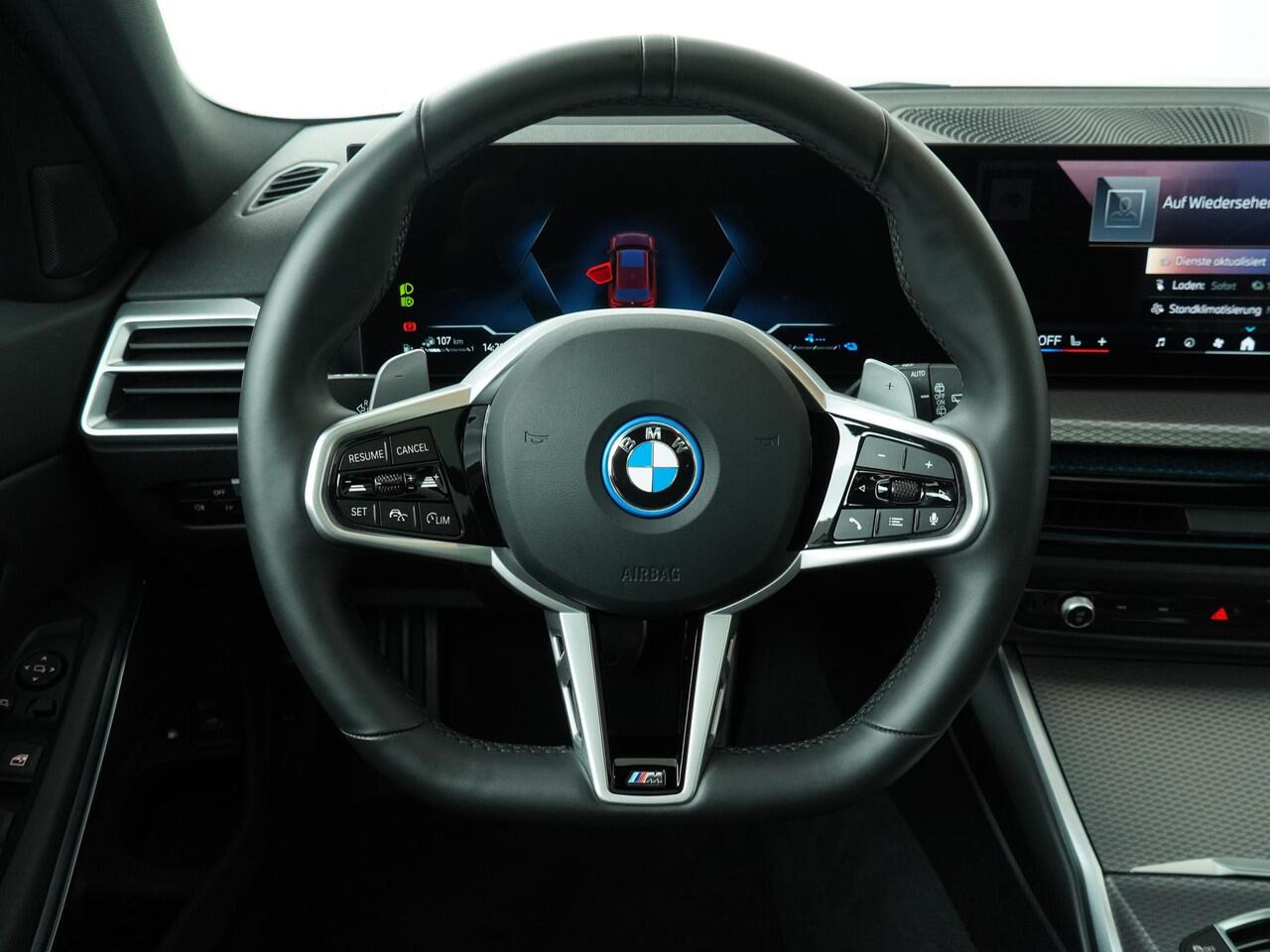 BMW 3-SERIE Touring 330e xDrive | M-Sport Pro | Head-Up | Adaptive Cruise | Trekhaak | Panoramadak | HiFi