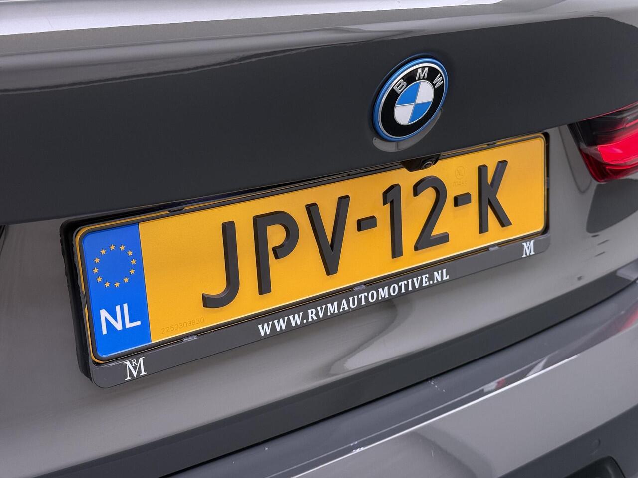 BMW 3-SERIE 330e High Executive BOMVOL!| M SPORT | SCHUIFDAK | LEDER | HARMAN KARDON | LASER LED | ELECTR STOELEN | KEYLESS | HEAD UP| DODE HOEK HERKENNING | STUURWIEL VERWARMING