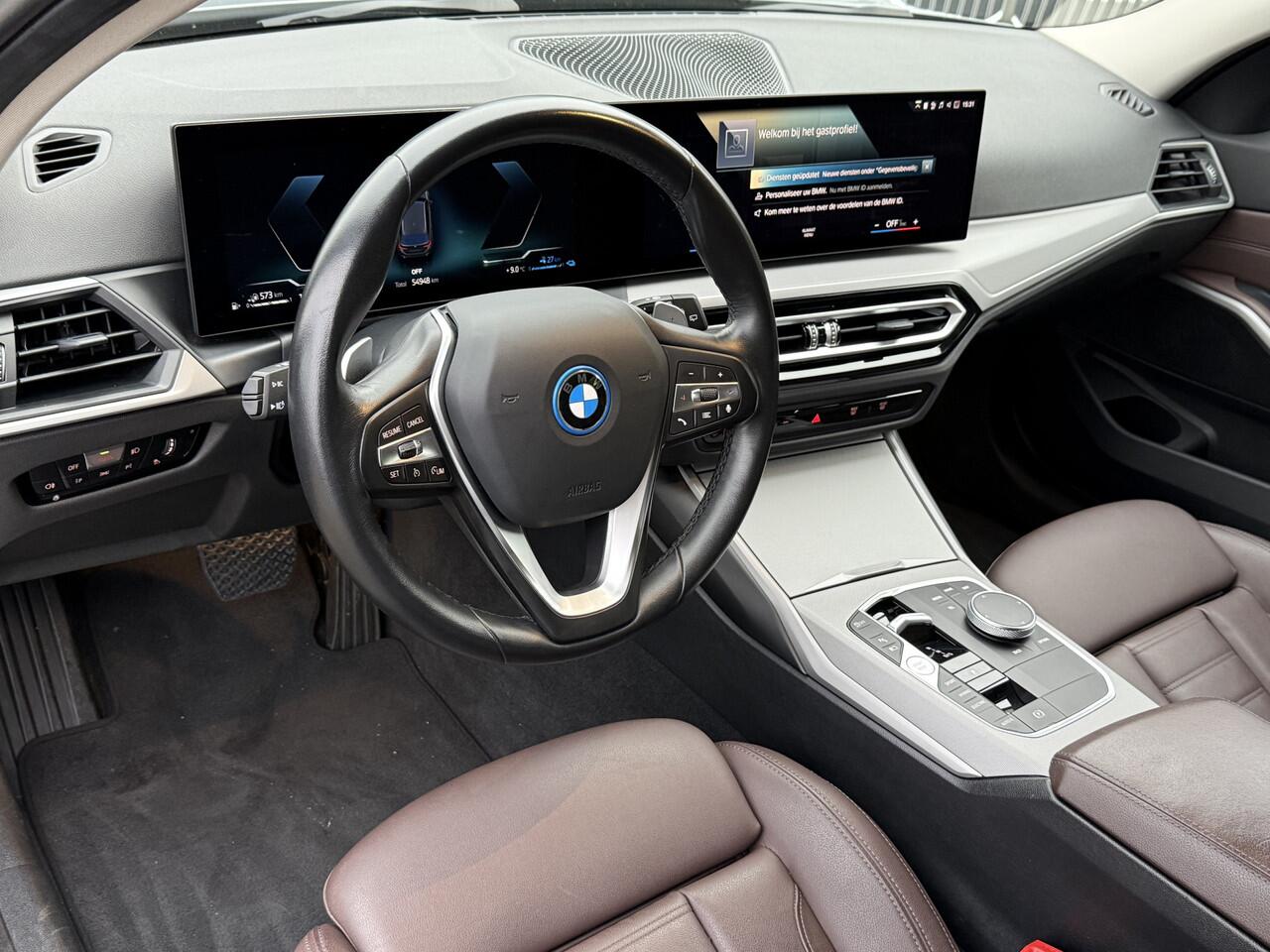 BMW 3-SERIE Touring 320e | Camera | Sportstoel. | PDC voor + achter