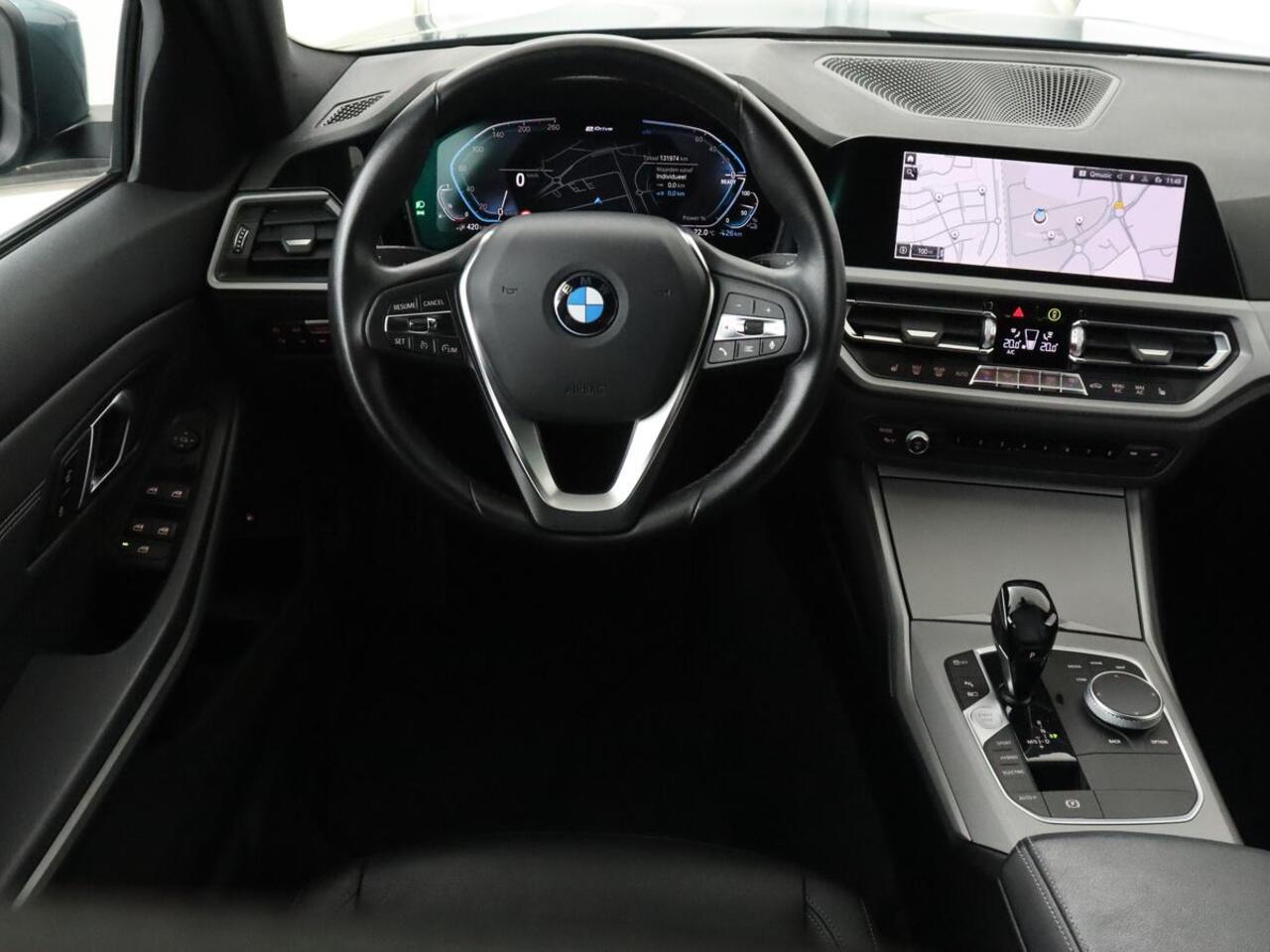 BMW 3-SERIE 330e eDrive Edition | Leder | Stoelverwarming | Carplay | Live Cockpit | Navigatie | Parkeerhulp | Cruise control