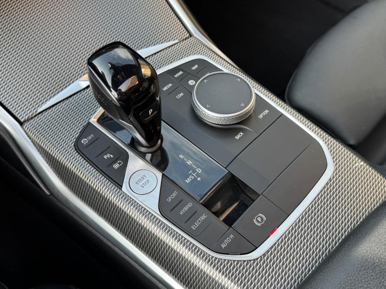 BMW 3-SERIE 320E TOURING HIGH EXECUTIVE M-SPORT PANO/LEER/LED/CAMERA/NL-AUTO