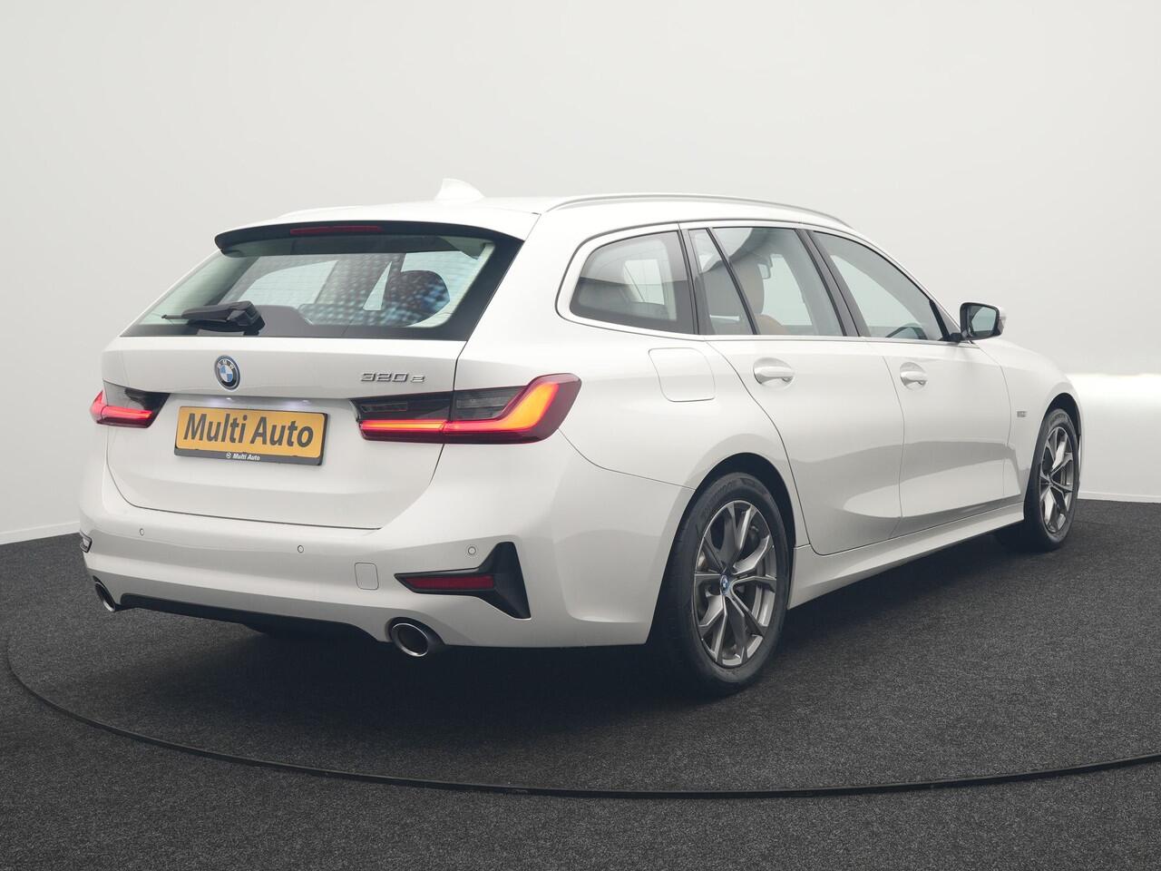 BMW 3-SERIE Touring 320e Sportline Plug In Hybrid 204pk Dealer O.H PHEV | Lederen Sportstoelen Verwarmd | Sfeerverlichting | Apple Carplay | Navigatie | Cruise Control | Virtual | DAB |
