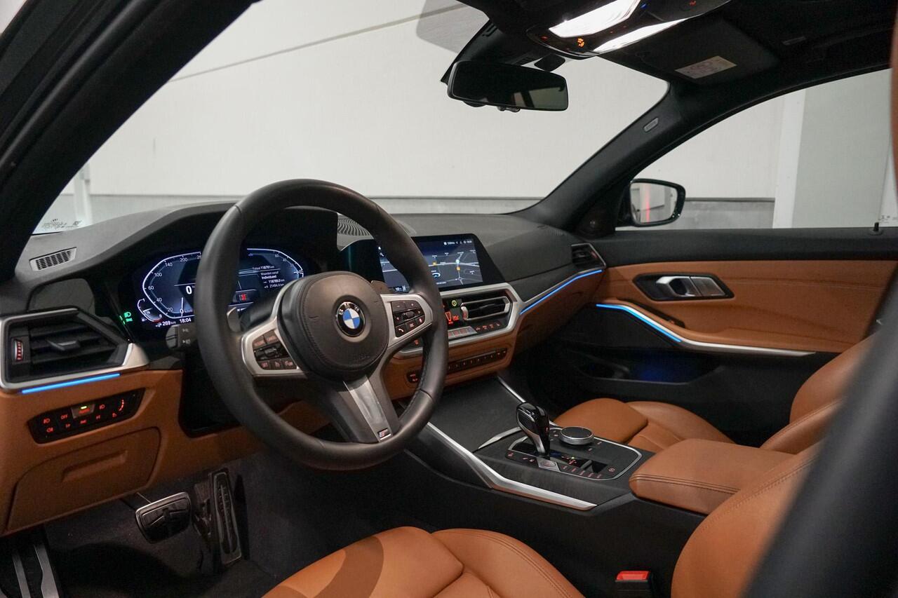 BMW 3-SERIE Touring 330e M-Sport | Panoramadak | Harman Kardon | Head Up | 20" | Elektr. Trekhaak