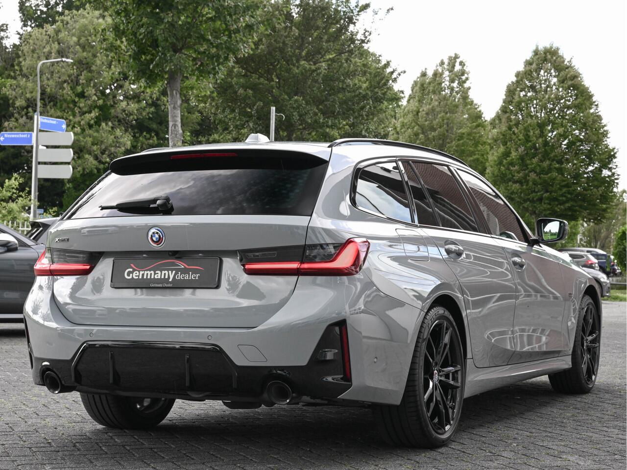 BMW 3-SERIE Touring 330e xDrive 292pk M-Sport Pro Pano H&K Tr-Haak HUD ACC Widescreen Ind-Brooklyn Shadowline