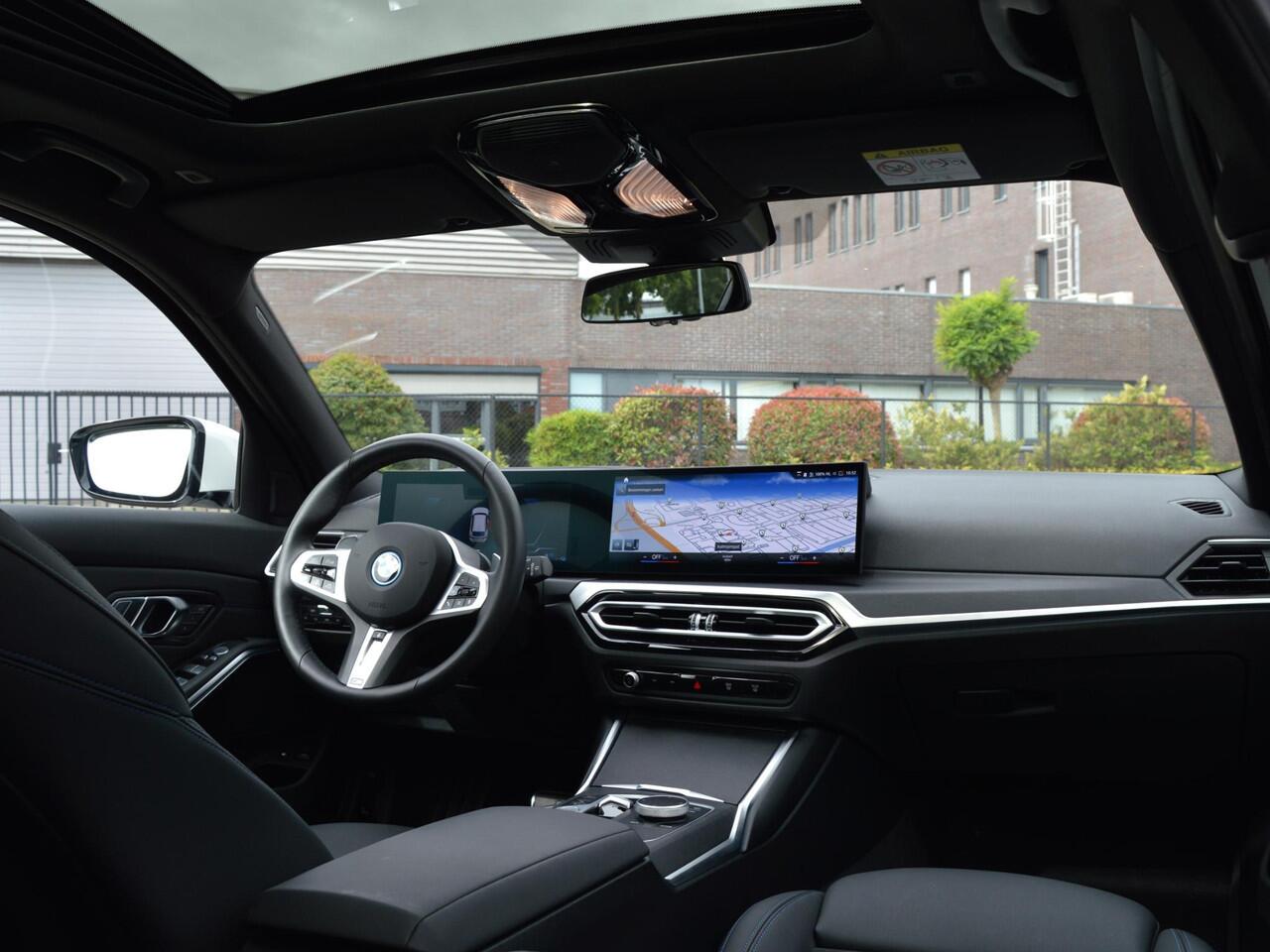 BMW 3-SERIE Touring 330e Touring M Sport Pro Innovation