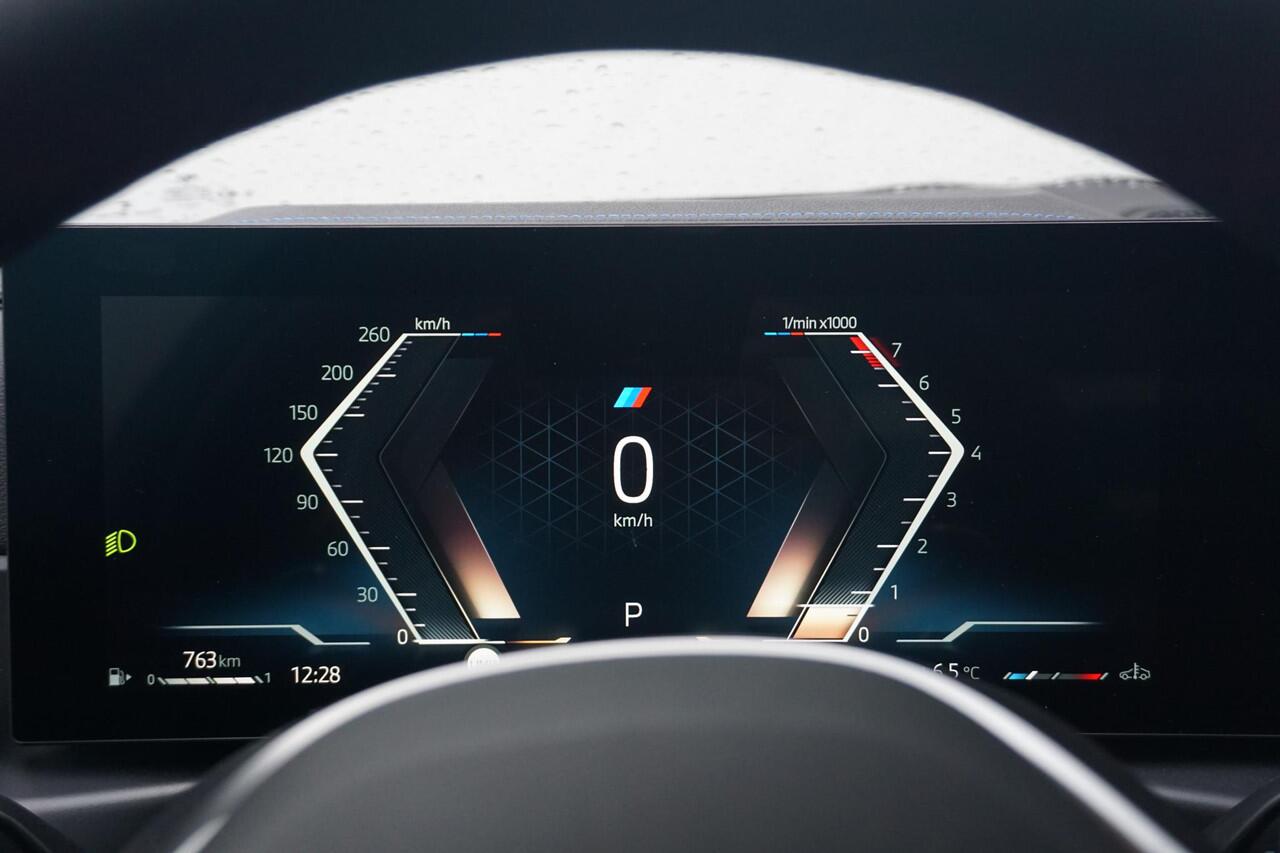 BMW 3-SERIE Sedan 318i M Sport / Panorama Dak / Stoel- en Stuurverwarming | Ekris Selection