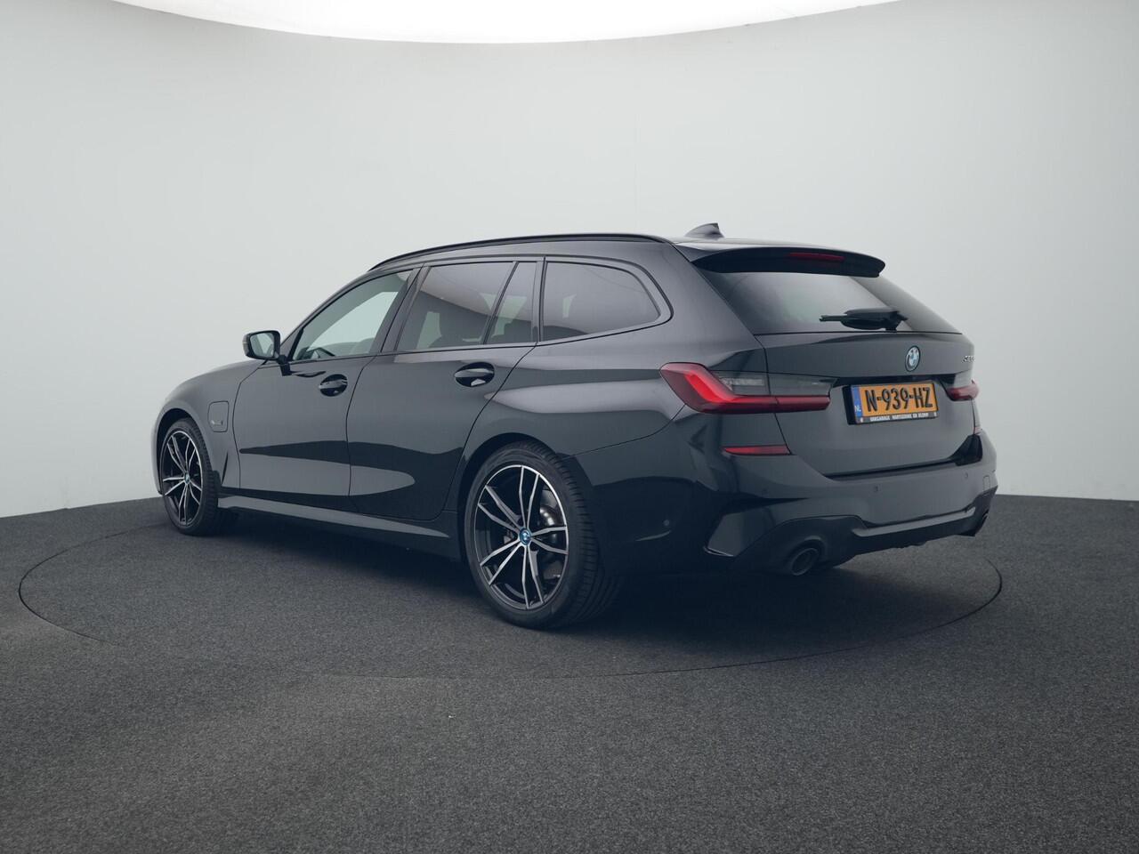 BMW 3-SERIE Touring 320e Business Edition Plus automaat | Laser LED koplampen | M Sport | Panorama dak | lederen bekleding | elektrisch wegklapbare trekhaak