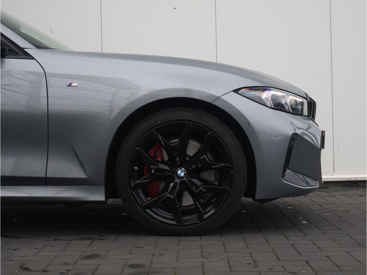 BMW 3-SERIE 330e M Sportpakket Pro/ Stuurwiel verwarmd/ Comfort Access/ Elektrische Trekhaak/ Schuif-Kanteldak/ M Sportstoelen/ Harman-Kardon/ Driving Assistant Professional