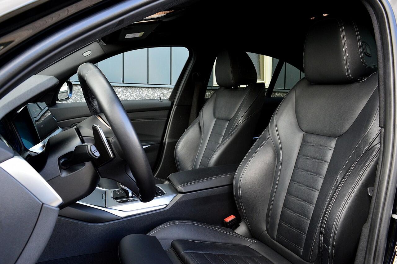 BMW 3-SERIE 320i M-Sport Business Edition Plus Rijklaarprijs-Garantie Leder Led Camera Navigatie 50 Jahre Edition