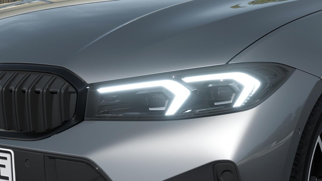 BMW 3-SERIE Touring 330e M Sport Automaat / Panoramadak / Sportstoelen / Achteruitrijcamera / Comfort Access / Adaptieve LED / Stoelverwarming /