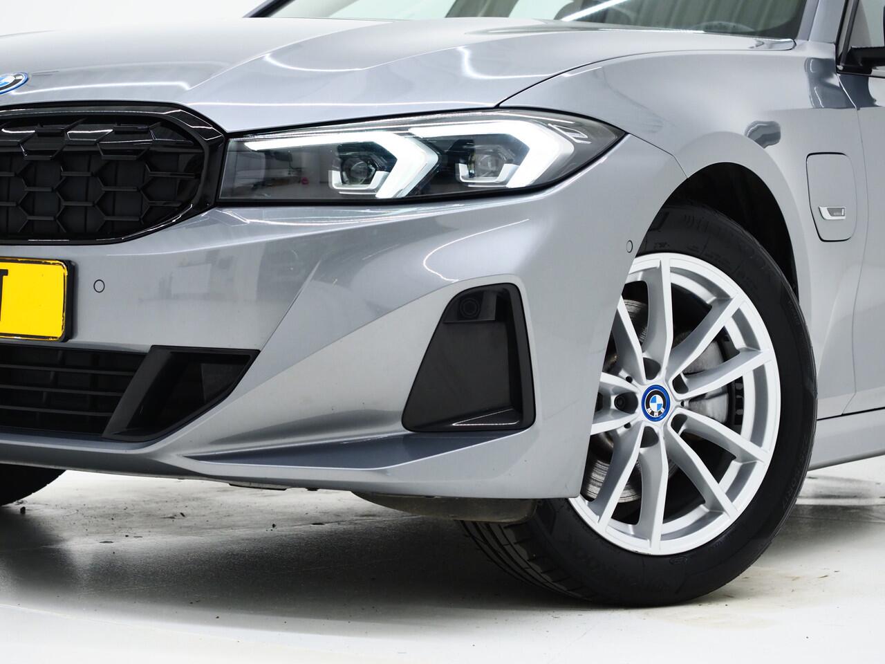 BMW 3-SERIE Touring 320e LCI Shadow Line | Nieuw Model | Keyless | Camera | BLIS | Widescreen | Carplay | Cruise | DAB | LED