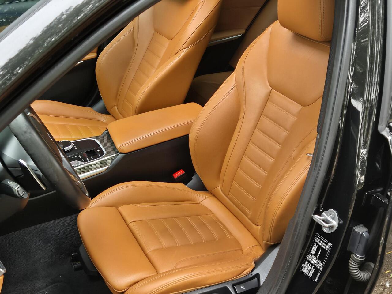 BMW 3-SERIE 318i High Executive | M Sport Pack | PDC+Camera | Climate | Panoramadak | Leder |