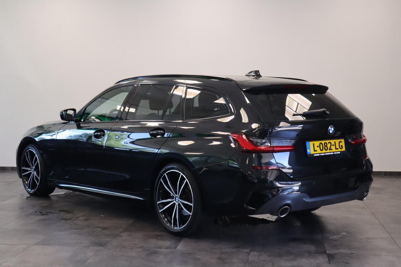BMW 3-SERIE Touring 320i High Executive Edition Navigatie Full-led CruiseControl Stoelverwarming Sfeerverlichting 24 maanden garantie mogelijk (*vraag naar de voorwaarden)