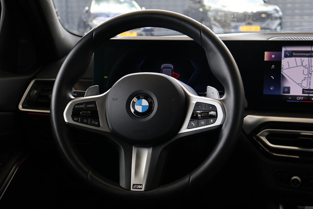 BMW 3-SERIE Touring 330i | M Sportpakket Pro | Glazen Panoramadak | Lederen Sportstoelen | Parkeersensoren voor en achter | Climate Control | HiFi Systeem
